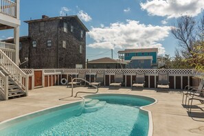 SN37: 4 Shore I Pool Area 