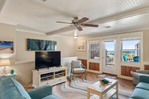 WS01: Whispering Sands 1 | Top Level Living Area