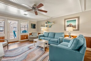 WS01: Whispering Sands 1 | Top Level Living Area