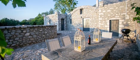 Stone built villa for 8,Private garden,Near Beach, supermarket,Mani