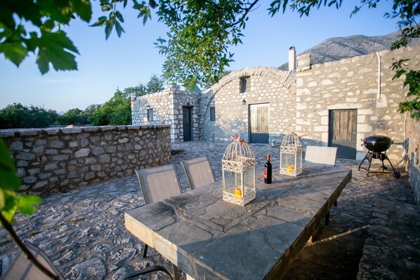 Stone built villa for 8,Private garden,Near Beach, supermarket,Mani