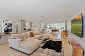 Huge living space with 82” smart TV and Pool table