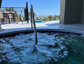 屋外スパ浴槽