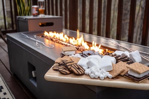 Smores, the sweetest way to end the day. 
