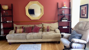 Walk In Entry -Living Room Setting