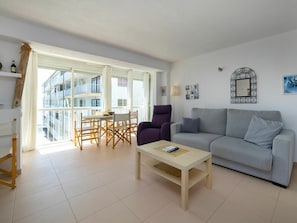 Tabelle, Möbel, Couch, Azurblau, Studio Couch, Komfort, Wohnzimmer, Stuhl, Flooring, Haus