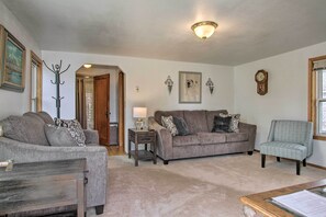 Living Room | Free WiFi | Smart TV