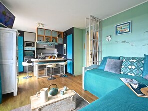Property, Furniture, Blue, Couch, Green, Azure, Picture Frame, Interior Design, Table, Living Room