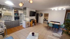 Ferienwohnung Sonne, 60qm, max. 4 Personen-Küche Essbereich