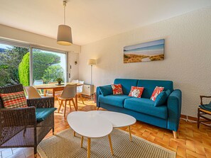 Furniture, Table, Property, Chair, Plant, Lighting, Interior Design, Couch, Wood, Floor