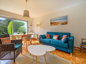Furniture, Table, Property, Chair, Plant, Lighting, Interior Design, Couch, Wood, Floor