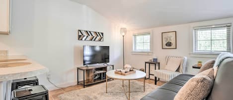 Chapel Hill Vacation Rental | 1BR | 1BA | 600 Sq Ft | Step-Free Access