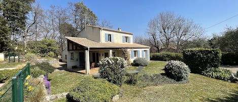 La maison vue du Jardin