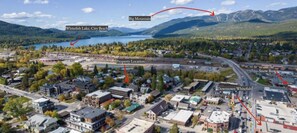 Discover the best of Whitefish with our central location. Stroll to town for shops, restaurants, and easy access to the S.N.O.W. Bus. Walk or drive to City Beach, and explore nearby walking and biking trails for endless outdoor adventures.