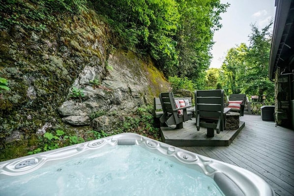 Side Porch Hot Tub and Outdoor Firepit