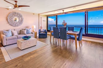 Direct OCEANFRONT, Rare Enclosed Lanai, AC - Maui Kai 804
