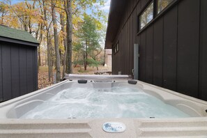 Soak away your cares in this 6 person hottub , enjoy all year round!