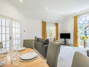 Living room/dining room | Capel Y Ffynnon, Bryn Pydew
