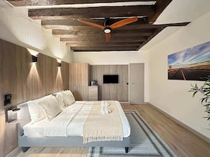 Studio with TV and free WiFi