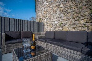 Hawtree Cottage - 2 Bedroom Cottage - Tenby (22068)