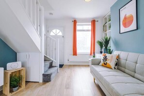 Large open plan living/dining/kitchen area boasting a 40 inch Smart TV with Netflix.
