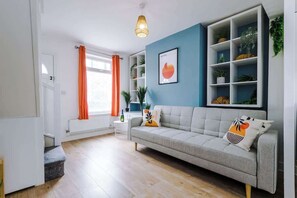 Large open plan living/dining/kitchen area boasting a 40 inch Smart TV with Netflix.
