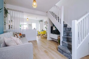 Large open plan living/dining/kitchen area boasting a 40 inch Smart TV with Netflix.
