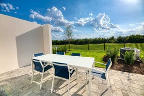 [amenities:patio:3] Patio