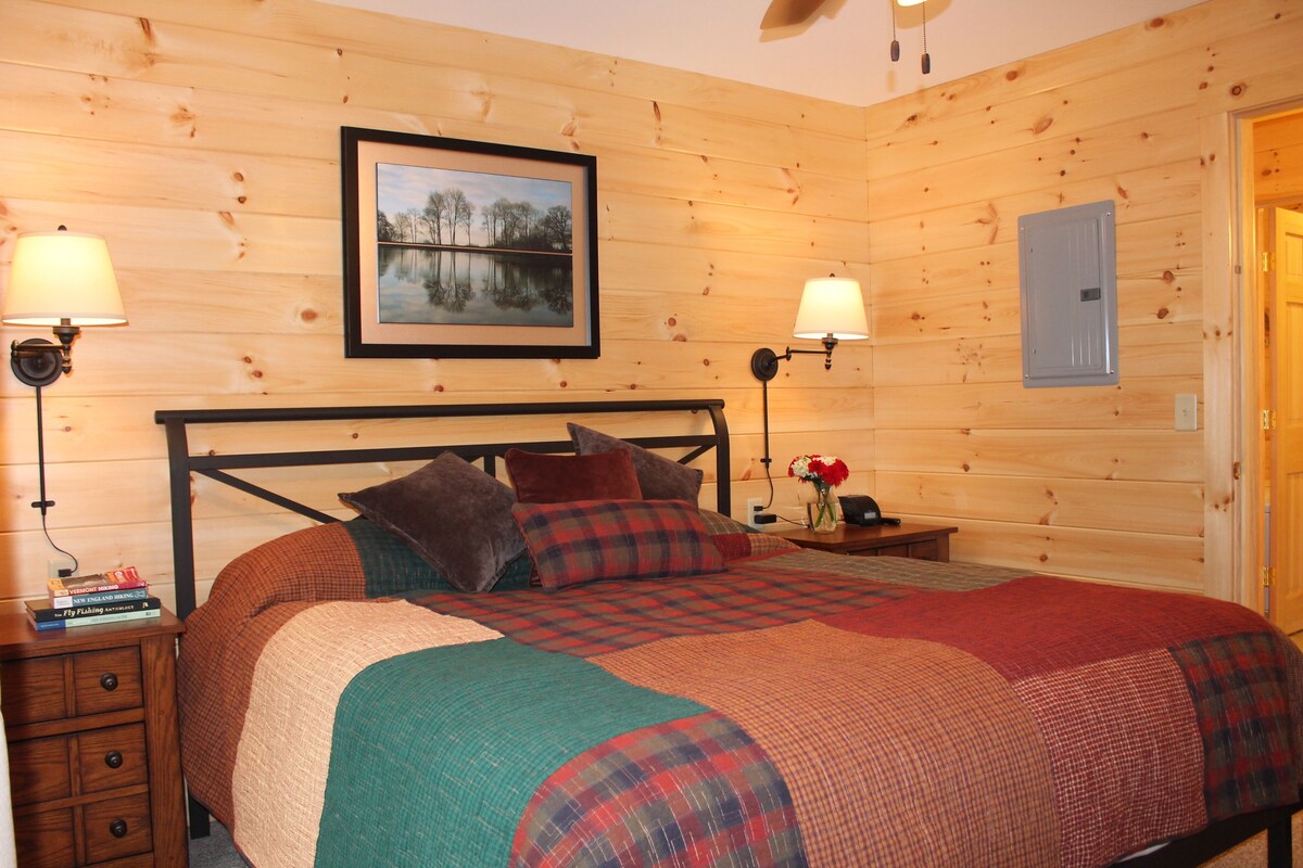 Romantic One-Bedroom Cabin Near Smuggler’s Notch