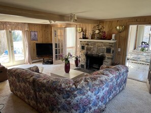 Living Room with fireplace
