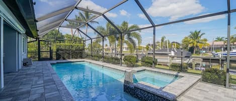 Heated Salt Water Pool- Hot Tub- Lanai