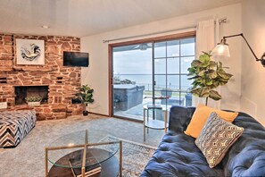 Living Room | Smart TV | Free WiFi