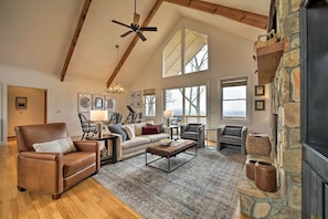 Living Room | Pet Friendly w/ Fee (Dogs Only, 1 Max)