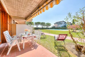 Terrace with table and chairs