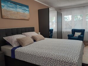 Schlafzimmer 1