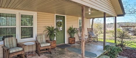 Dahlonega Vacation Rental | 3BR | 1BA | 1,008 Sq Ft | Step-Free Access (Ramp)