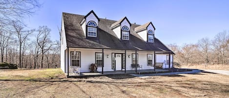 Broken Arrow Vacation Rental | 3BR | 2.5BA | 2,000 Sq Ft | 1 Step to Enter