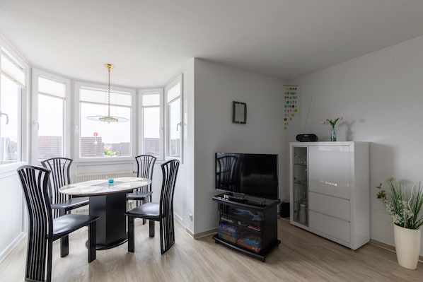 Wohnzimmer mit Essplatz