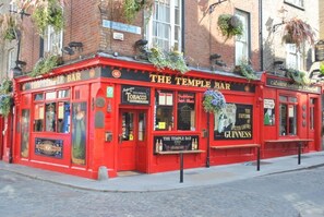 Temple Bar only 15 minutes away!! (1.2 km )