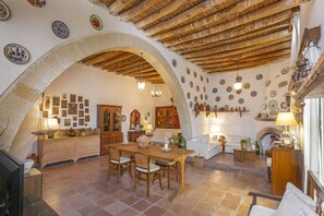 Living rooms , Dining area