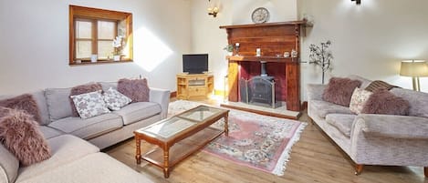 The Arches Cottage, Brotton - Host & Stay