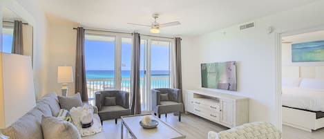 22-Pelican-Beach-Resort-713-Living