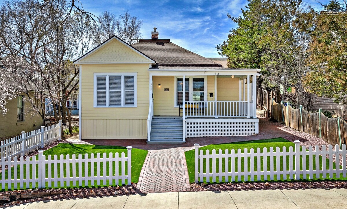 2 blocks to Downtown Square !