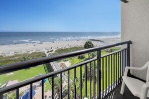 Balcony with Amazing Views of the Ocean