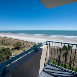 Amazing Direct Oceanfront View from Balcony!