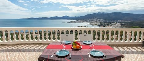 Cloud, Sky, Water, Tableware, Furniture, Table, Property, Building, Chair, Azure