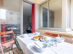 Sky, Cloud, Food, Plant, Tableware, Table, Window, Mountain, Fruit, Wood