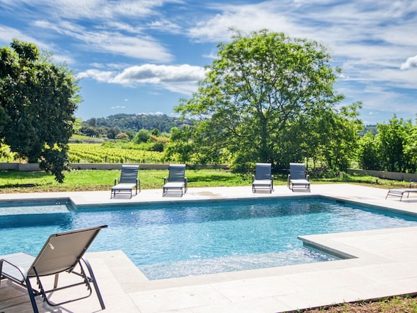 Water, Cloud, Plant, Sky, Property, Swimming Pool, Azure, Tree, Rectangle, Grass