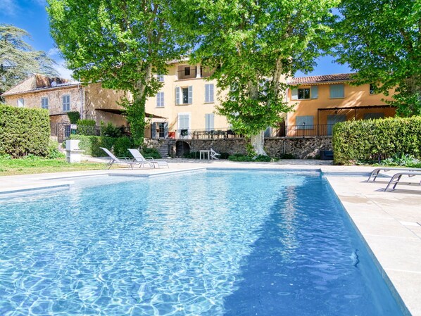 Water, Plant, Building, Property, Window, Swimming Pool, Azure, Sky, Tree, Leisure