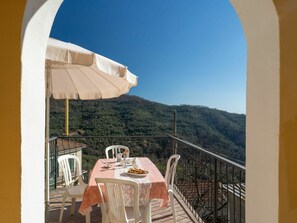 Ciel, Nuage, Aliments, Plante, Vaisselle, Table, Fenêtre, Montagne, Fruit, Bois